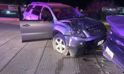 Choque entre dos vehículos en la avenida sur poniente deja a dos personas heridas