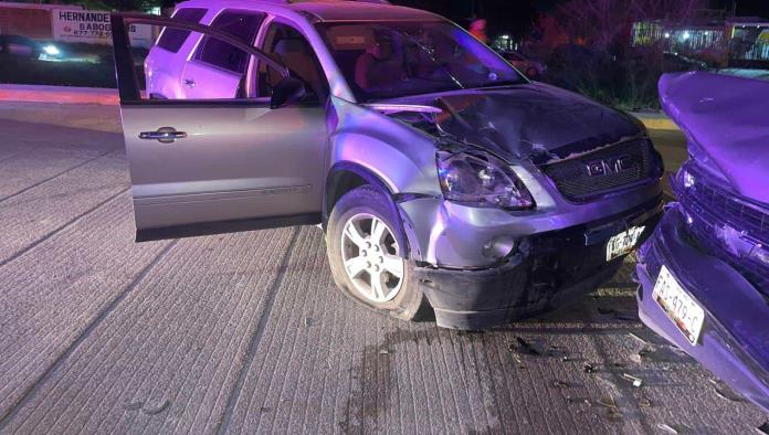 Choque entre dos vehículos en la avenida sur poniente deja a dos personas heridas