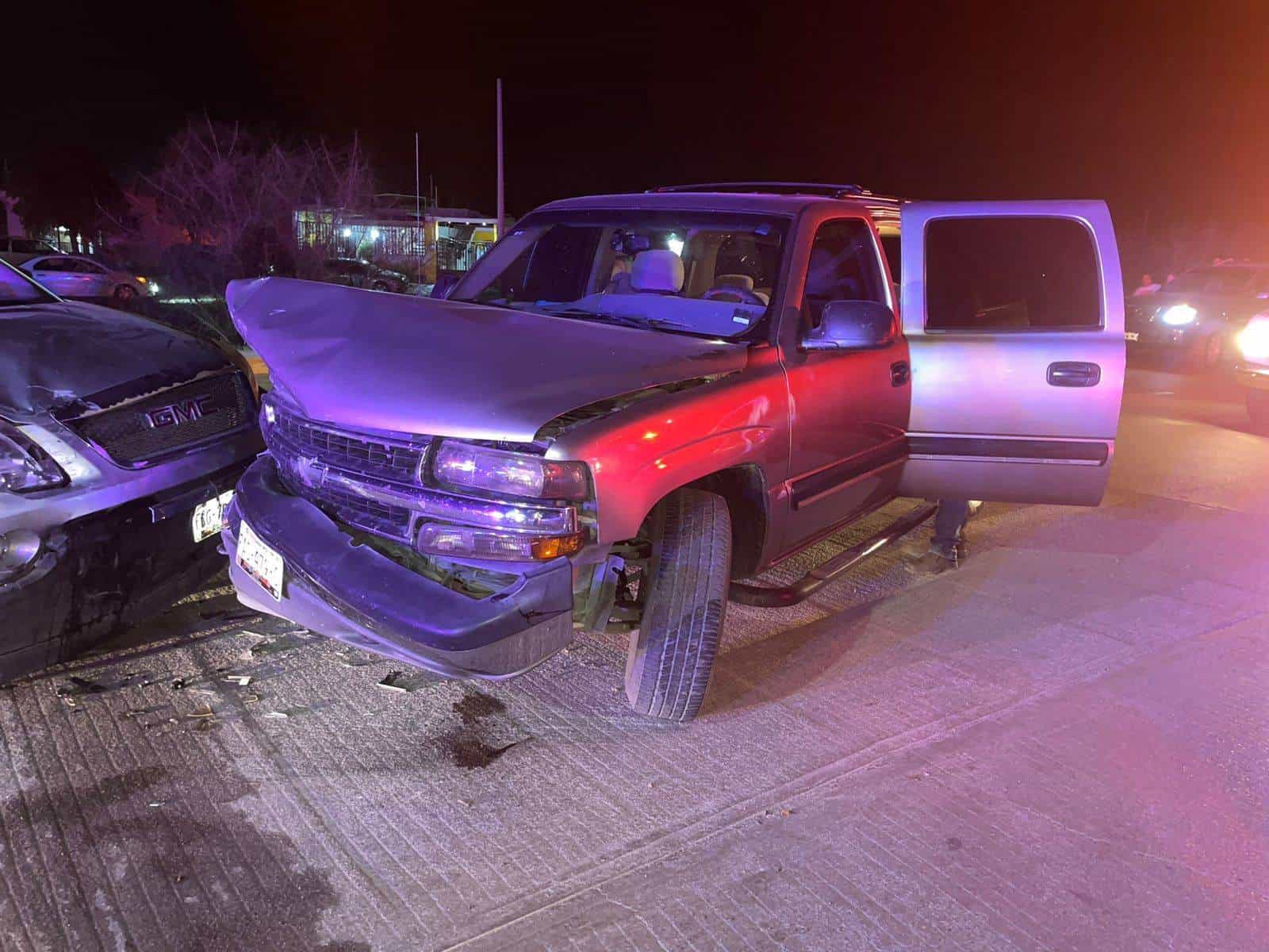 Choque entre dos vehículos en la avenida sur poniente deja a dos personas heridas