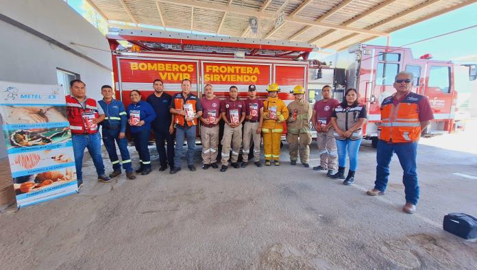 Reciben Bomberos donación