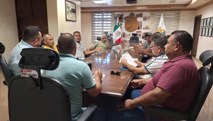 Piden a taxistas mejorar servicio