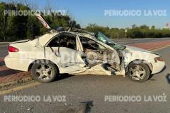 Escapa herido tras volcadura