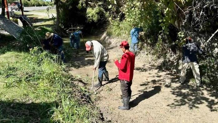 Anuncian Baja Presión de Agua en Nava por Limpieza de Acequia