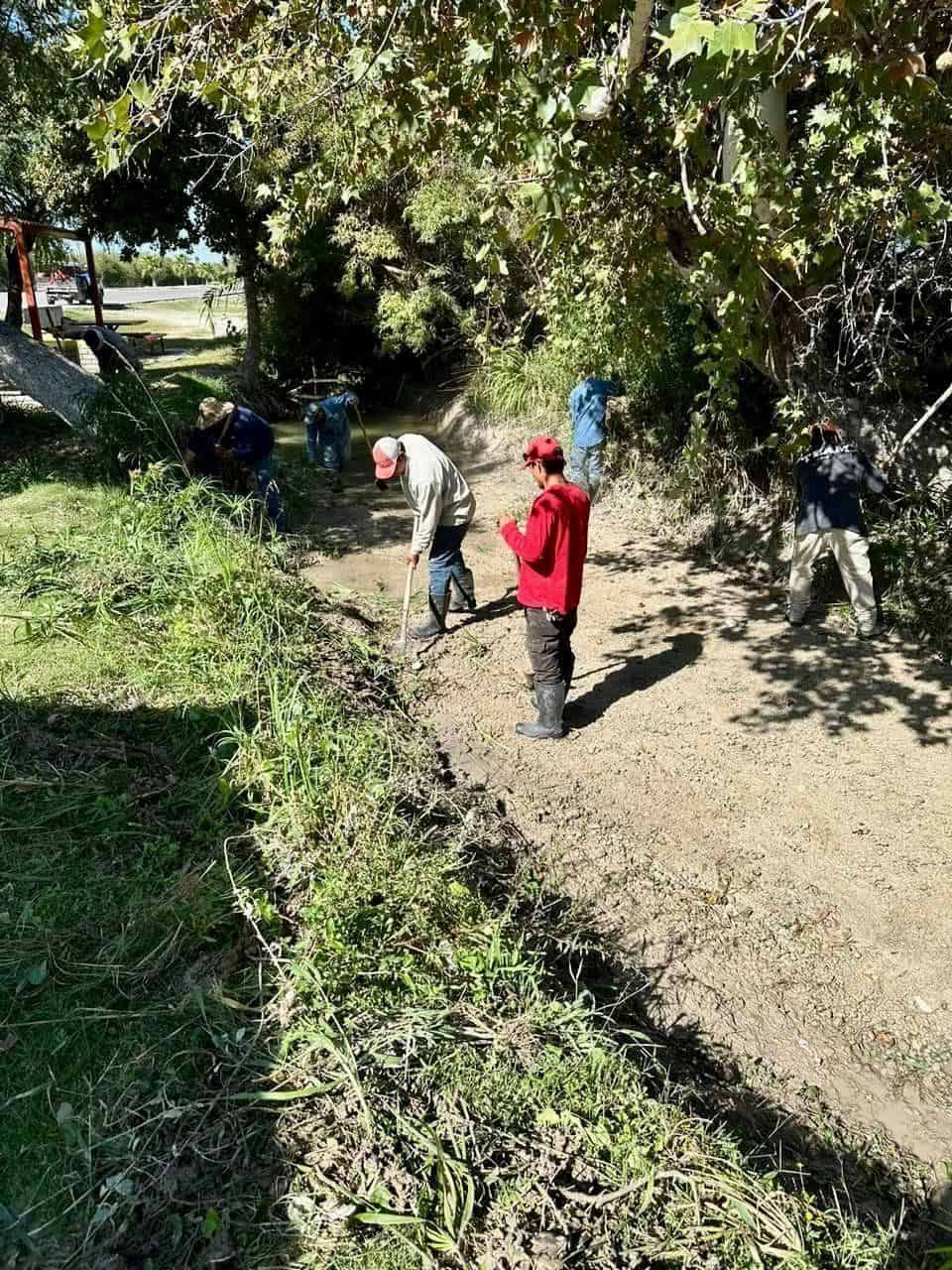 Anuncian Baja Presión de Agua en Nava por Limpieza de Acequia