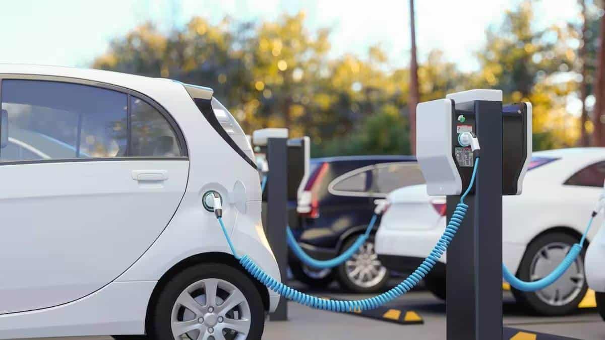 ¿Adiós a Tesla? Claudia Sheinbaum lanza OLINIA, el primer auto eléctrico