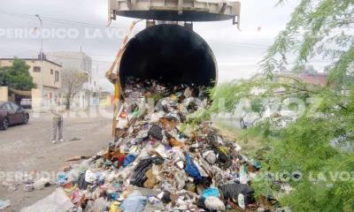 Se ´prende´  camión de  la basura 