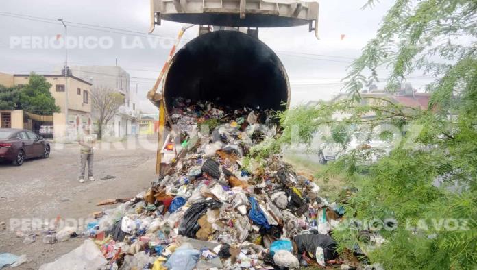 Se ´prende´  camión de  la basura 