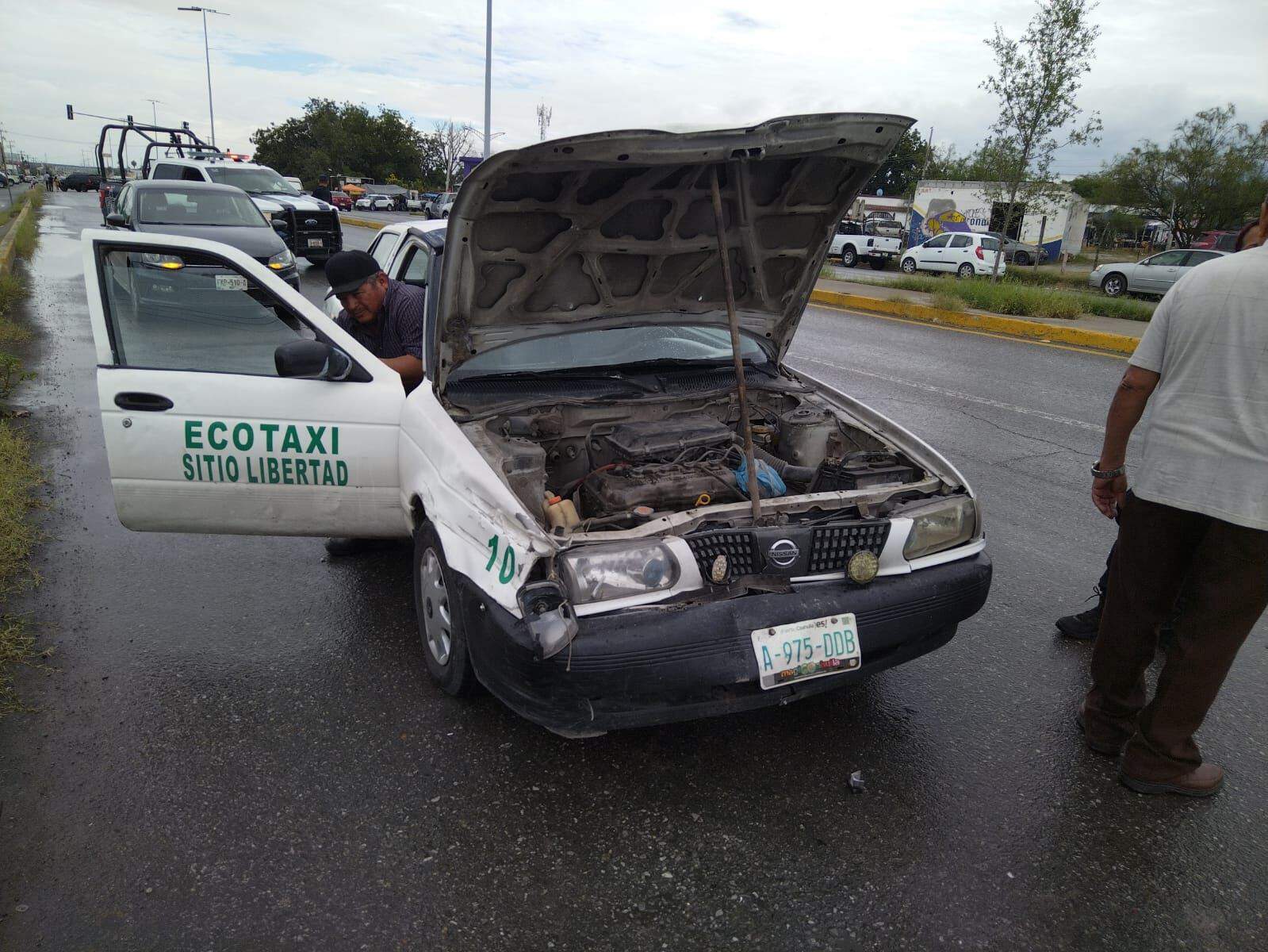 Taxista causa choque por alcance