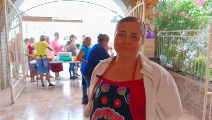 Alimentando a migrantes