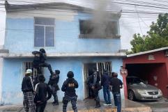 Salvan a niños de incendio