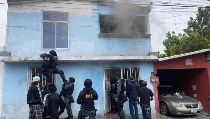 Salvan a niños de incendio