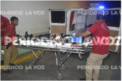 Manda al hospital a joven en moto