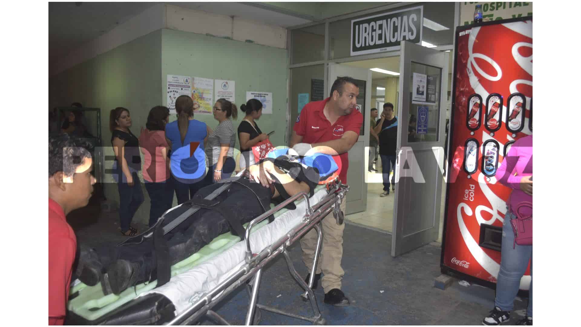 Manda al hospital a joven en moto