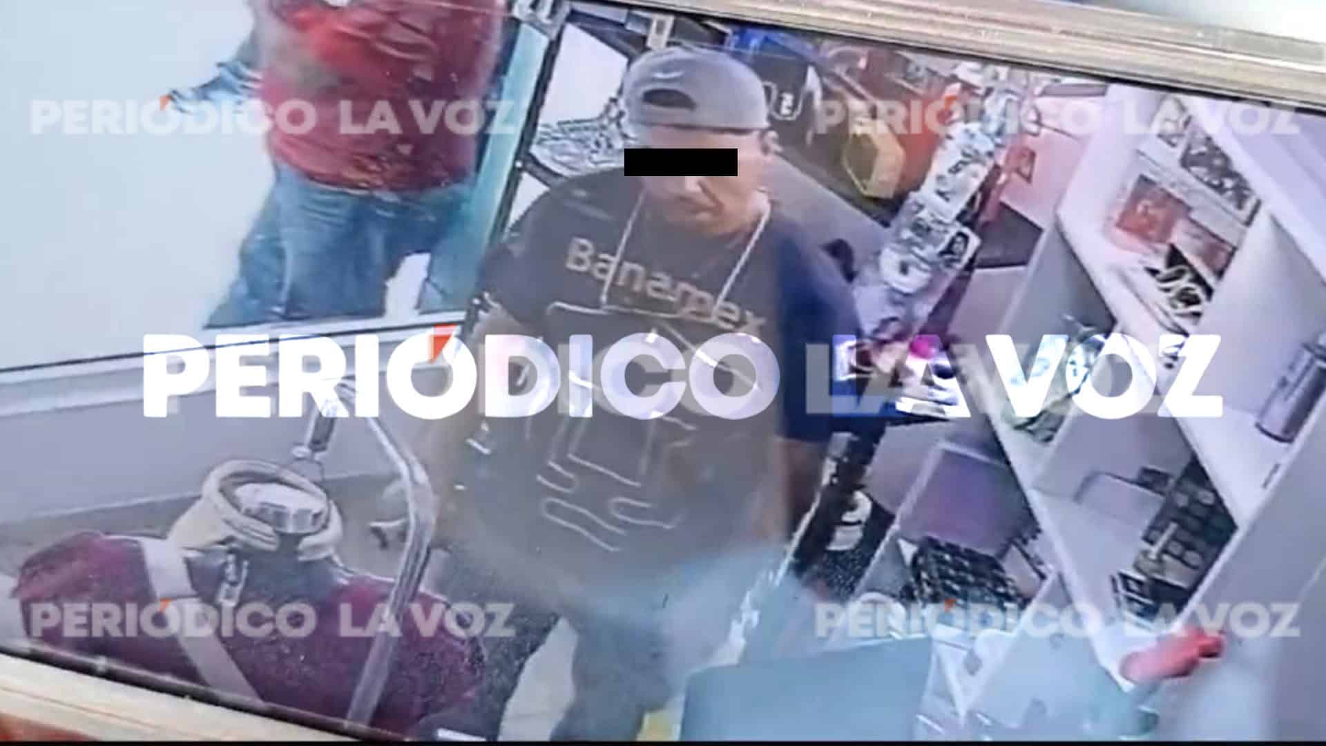 El ladrón fue captado por las cámaras de seguridad del negocio.