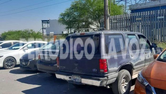 Le roban camioneta; se queda sin gasolina