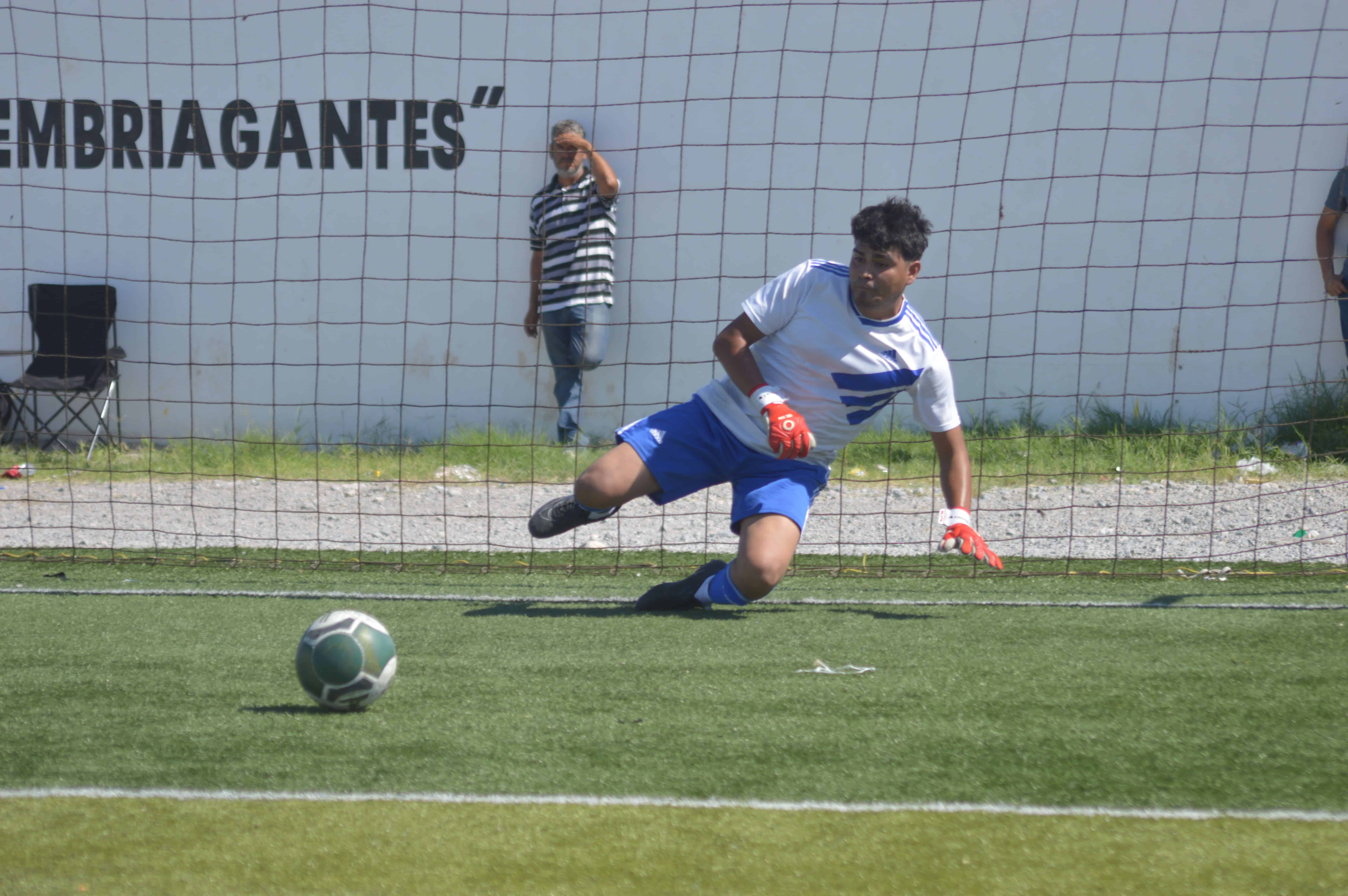 Cruz Azul superó por holgada diferencia al Deportivo Bella.