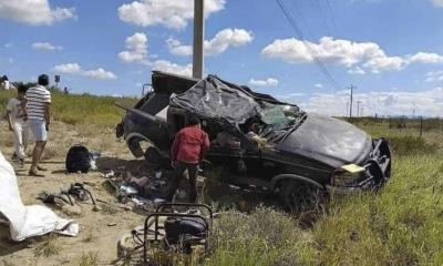 Vuelca familia en carretera a Monclova; dos menores graves