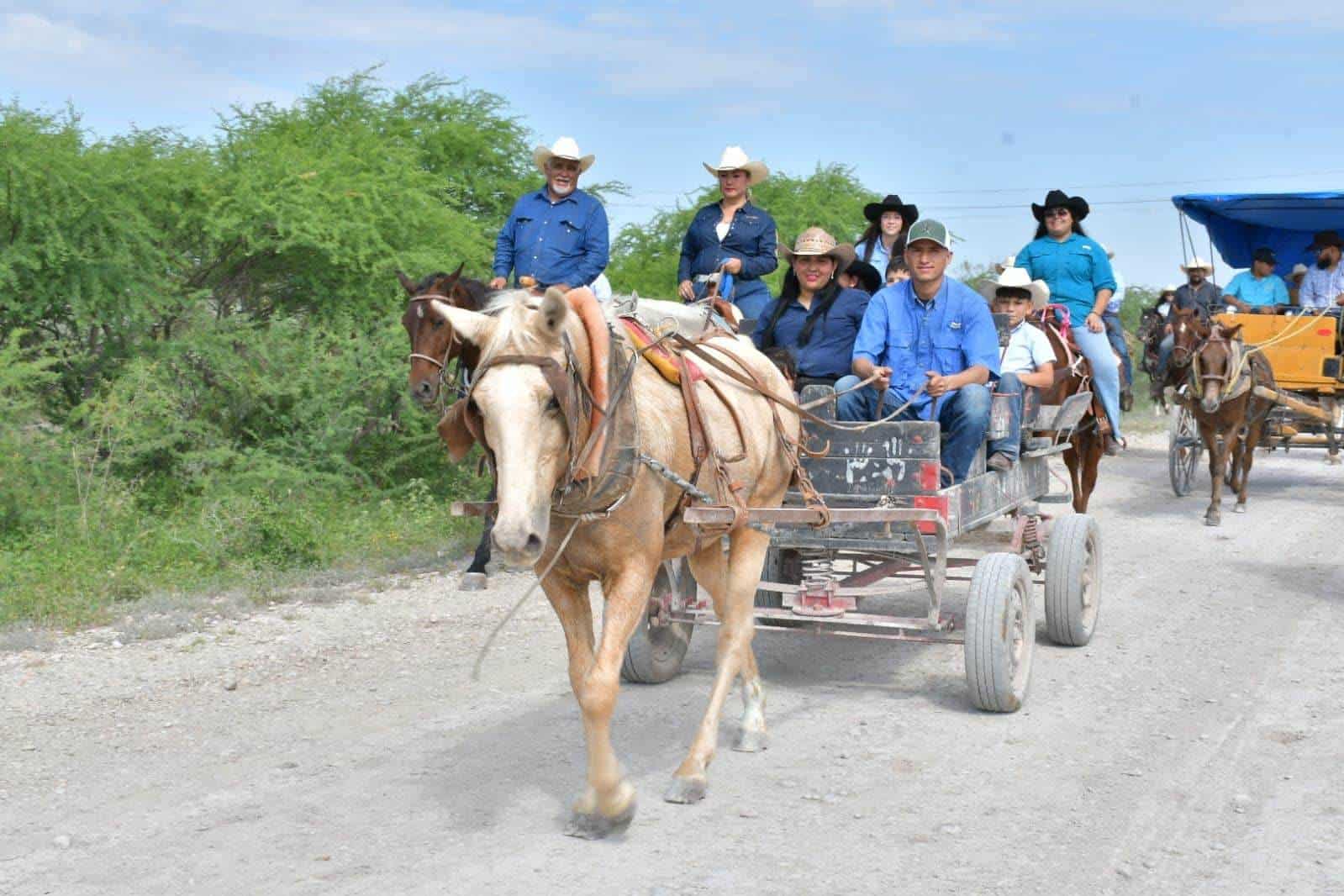 Celebran XX aniversario de la Colonia Nueva Sauceda con Cabalgata y Jaripeo