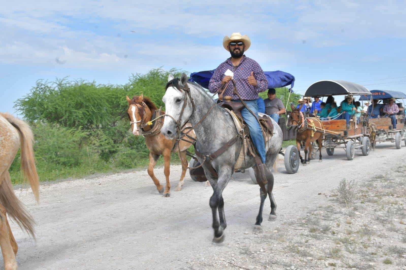 Celebran XX aniversario de la Colonia Nueva Sauceda con Cabalgata y Jaripeo