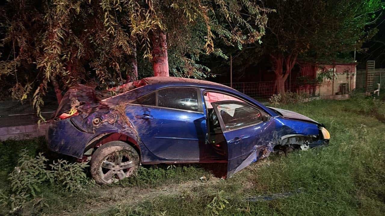 Volcadura en Allende Deja un Joven Lesionado y a Otra Persona con Golpes Menores