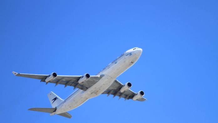 Piloto fallece en pleno vuelo en Estados Unidos