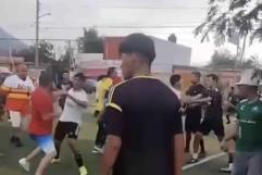 Juego de fútbol termina en batalla campal