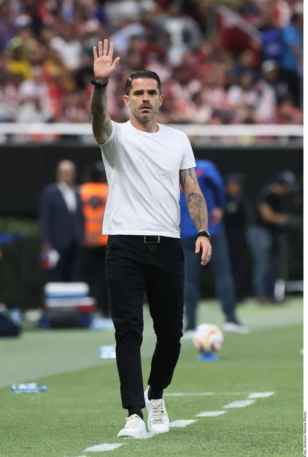 Pagan cláusula a Chivas: Gago se irá a Boca  