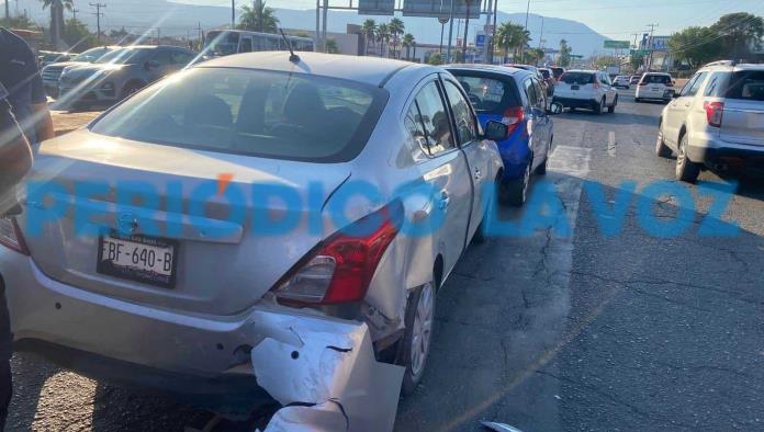 Golpe y huye; Auto se escapa tras accidente en el Pape