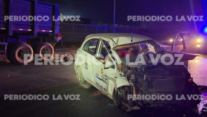 Choca taxi robado y mata a jovencita