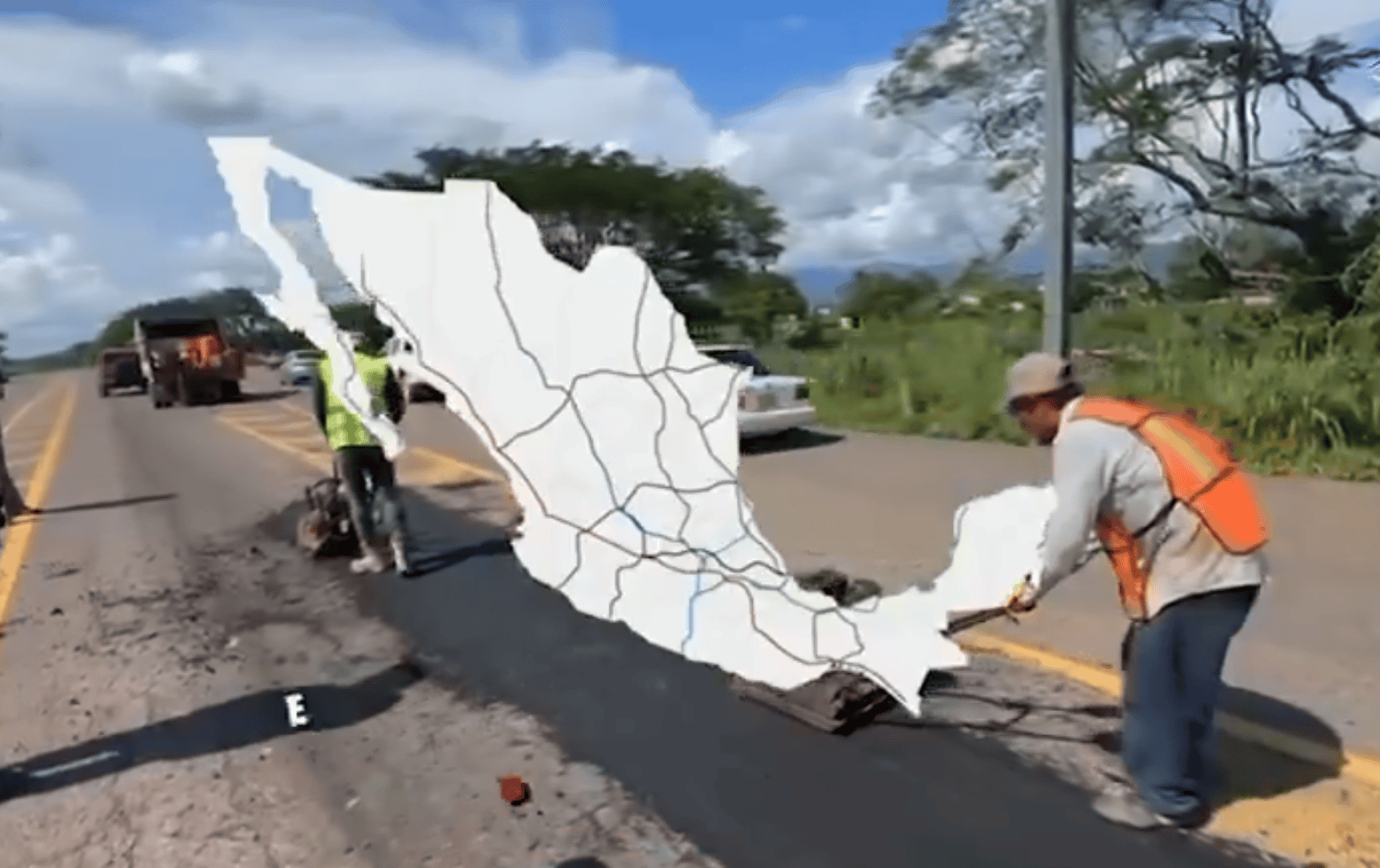 Sheinbaum anuncia bacheo nacional de carreteras federales