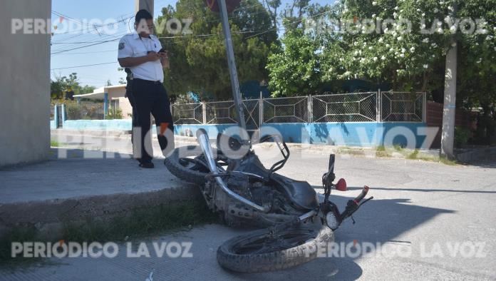 Embiste a menor en moto y huye