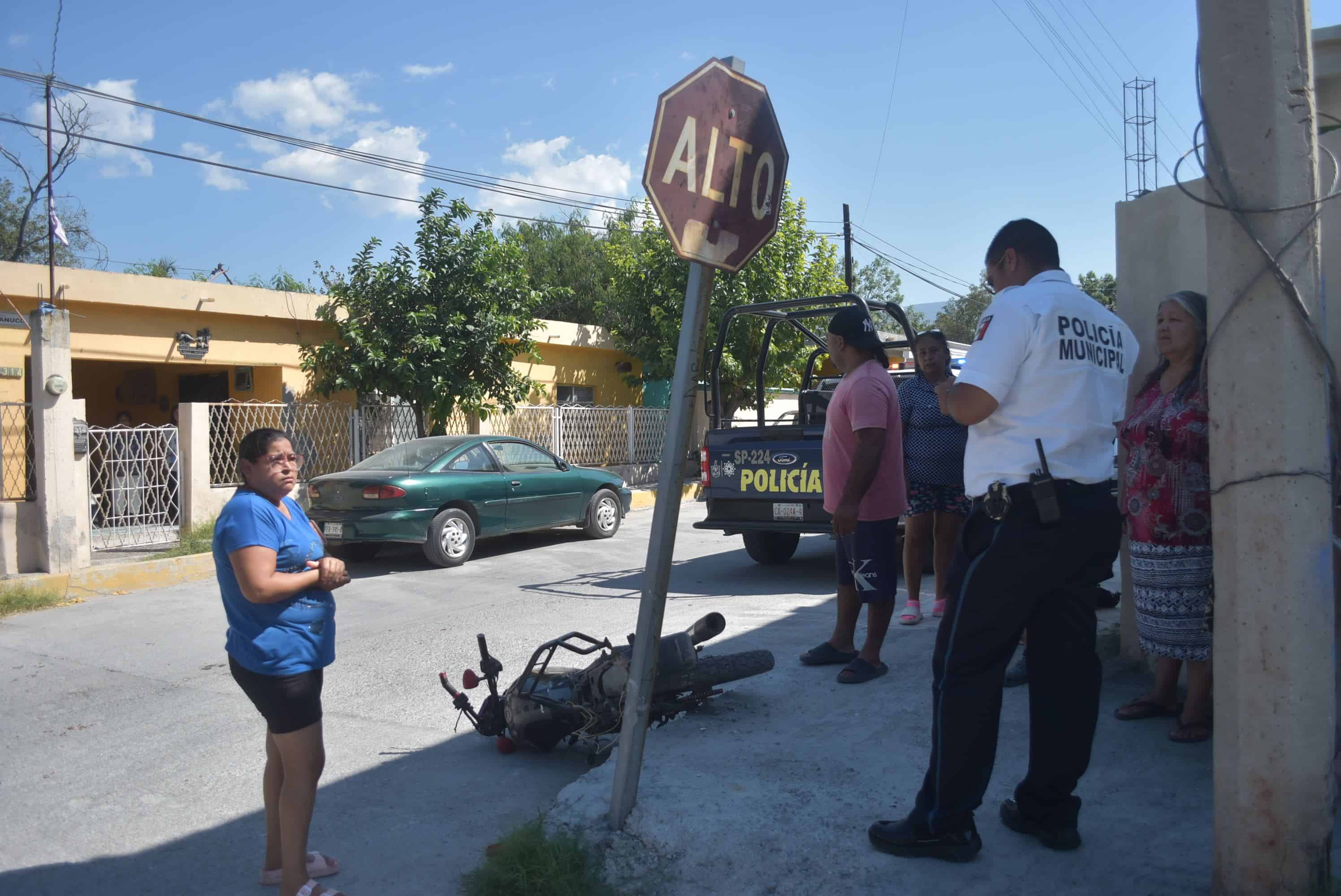 Embiste a menor en moto y huye