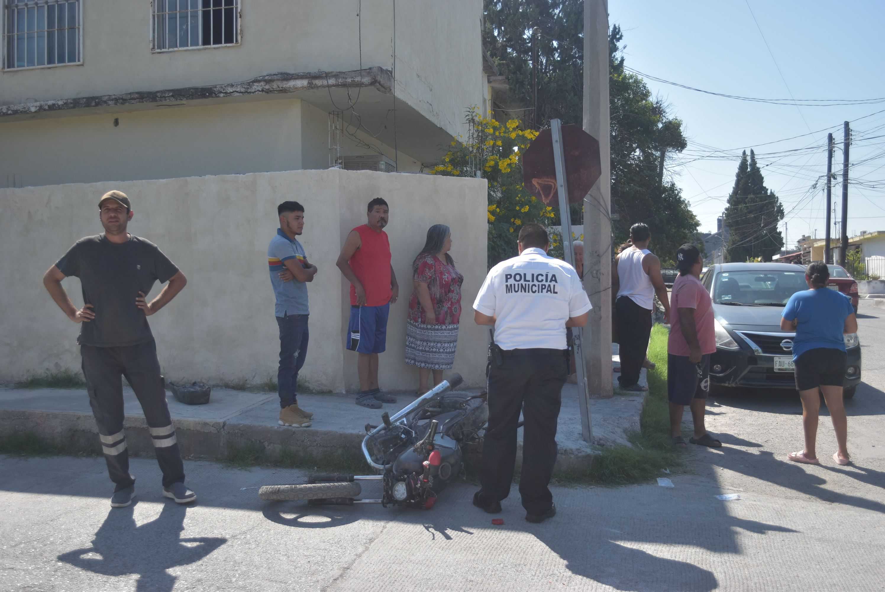 Embiste a menor en moto y huye