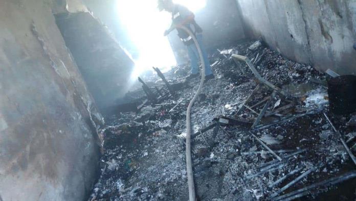 Fuego consume vivienda en colonia Las Misiones