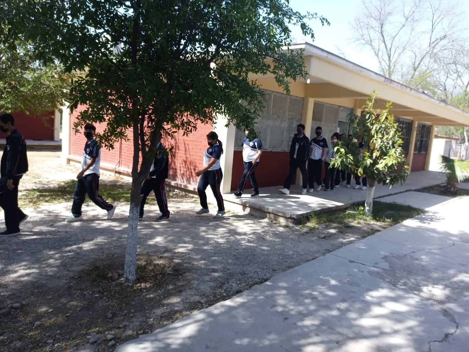 Padres Denuncian Cuota por Libros de Texto en Secundaria Vito Alessio Robles
