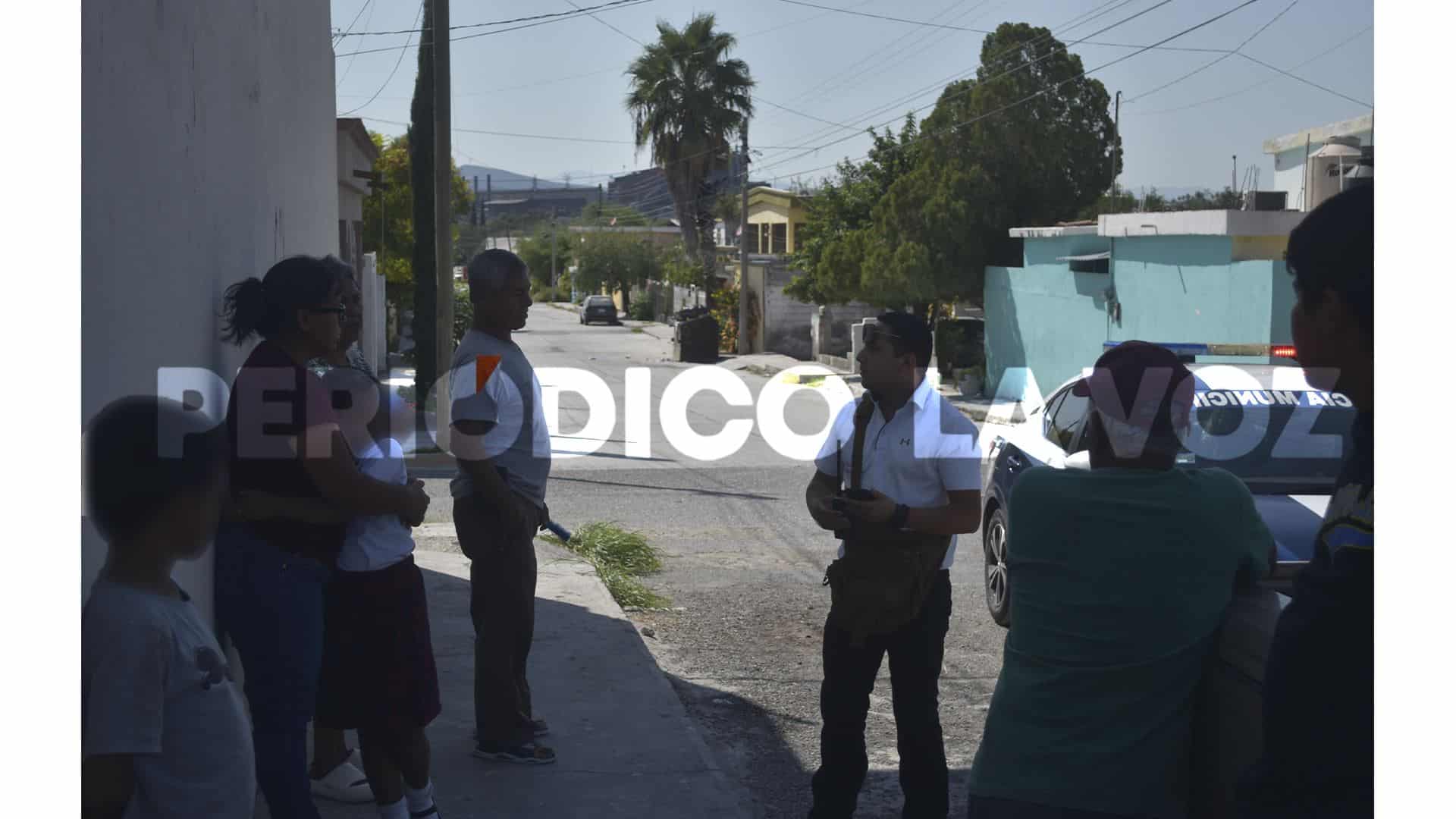 Le fallan frenos y choca contra auto