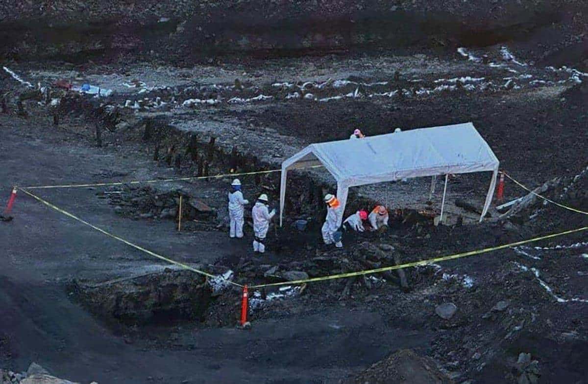 Extraen restos humanos del octavo minero en El Pinabete