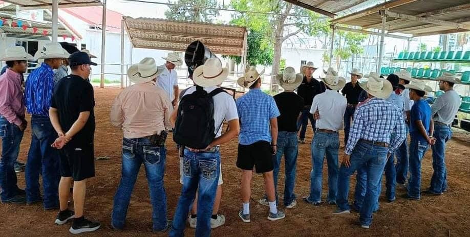 Clínica de Jineteo en Sabinas: Preparación Integral para los Vaqueros del Futuro