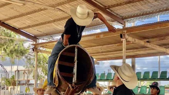 Clínica de Jineteo en Sabinas: Preparación Integral para los Vaqueros del Futuro Clínica de Jineteo en Sabinas: Preparación Integral para los Vaqueros del Futuro