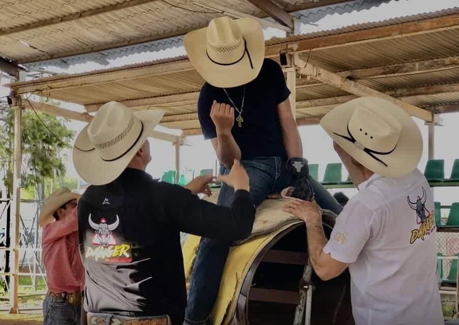 Clínica de Jineteo en Sabinas: Preparación Integral para los Vaqueros del Futuro