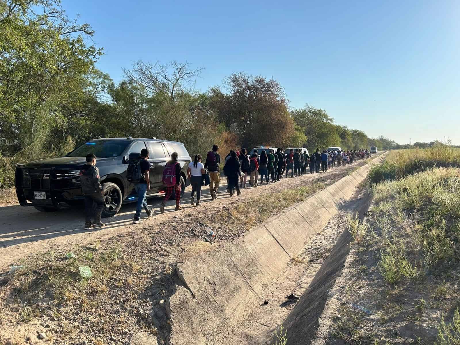 Detienen a Gran Grupo de Indocumentados Cerca de Eagle Pass