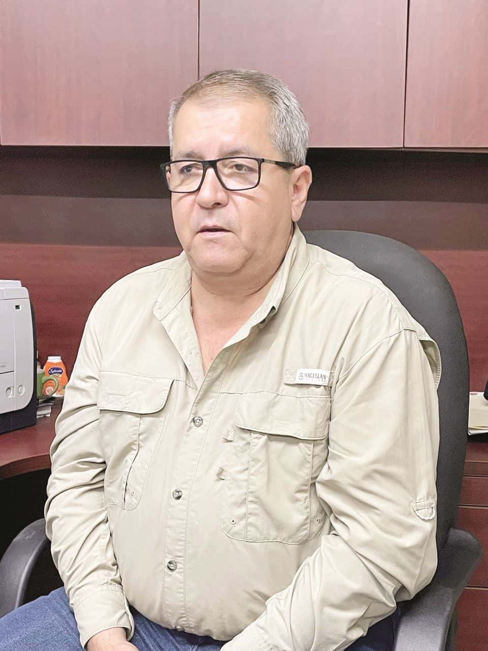 Pablo González; recaudador de rentas.