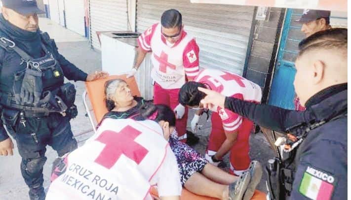 Convulsiona y cae de su altura