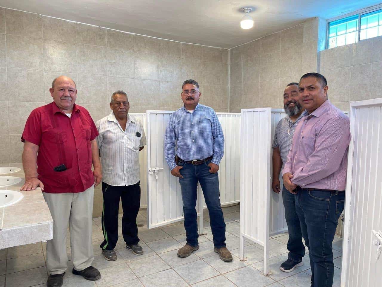 Entregan remodelación en Campo de Béisbol del Centro Cívico de Castaños