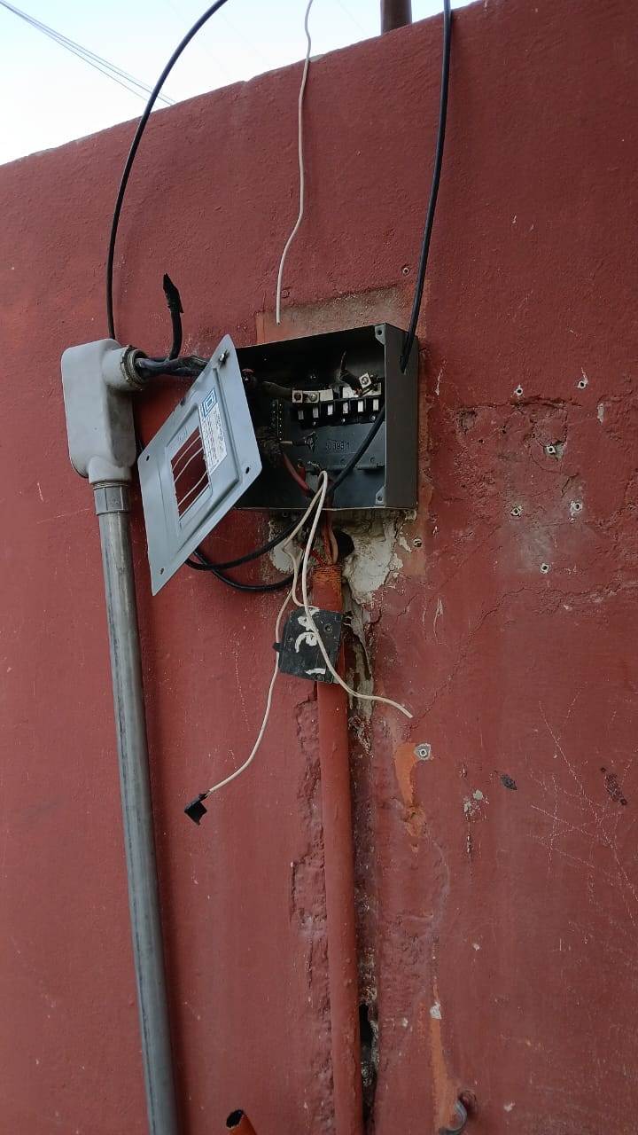 Roban cableado eléctrico en la Escuela Primaria Benito Juárez.