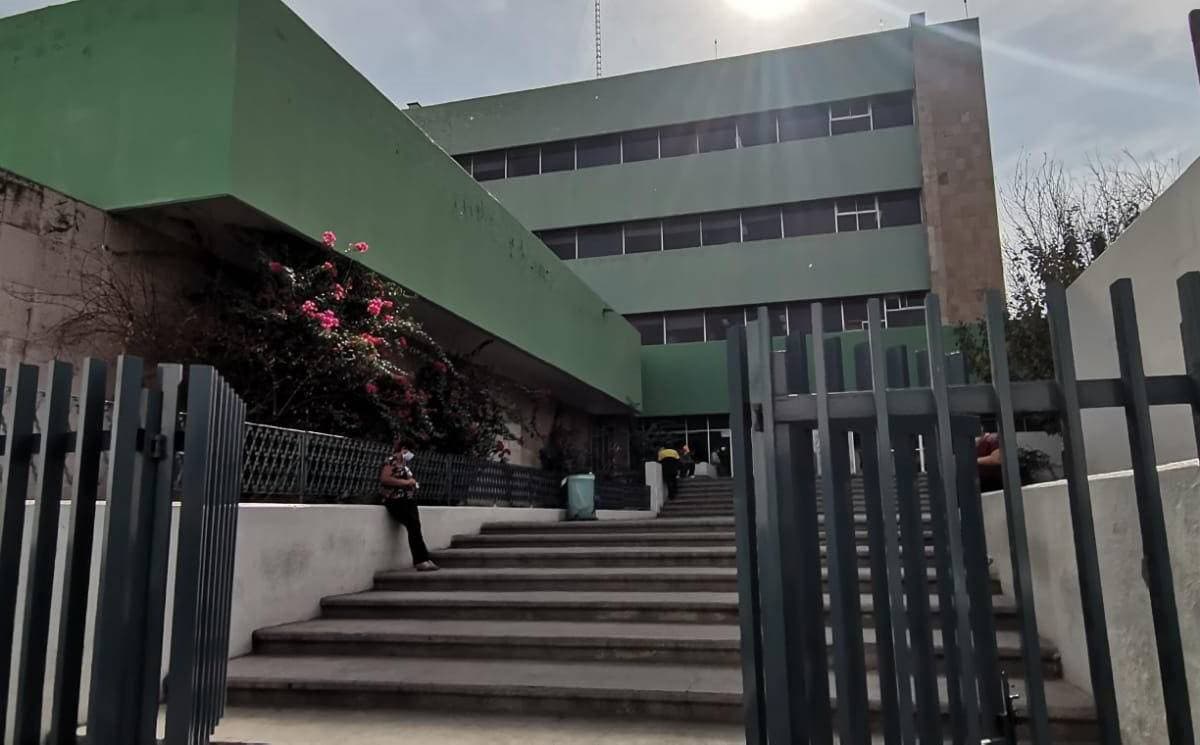 Trasladan a la Clínica 7 a Dennise segunda lesionada en accidente de taxi.