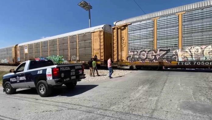 Intenta ganarle al tren y le amputa la pierna