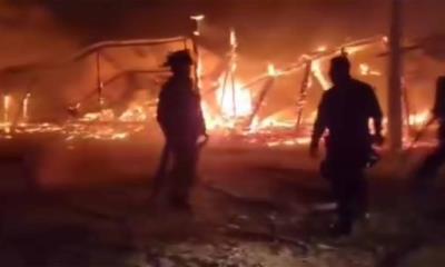 Incendio Devastador en Acuña: Locales de Pulgas Consumidos por las Llamas