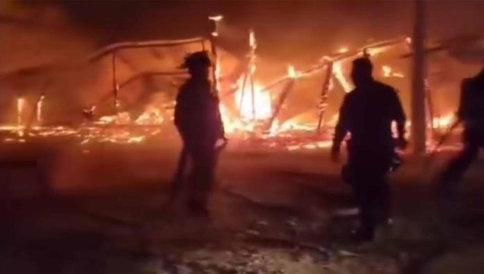 Incendio Devastador en Acuña: Locales de Pulgas Consumidos por las Llamas