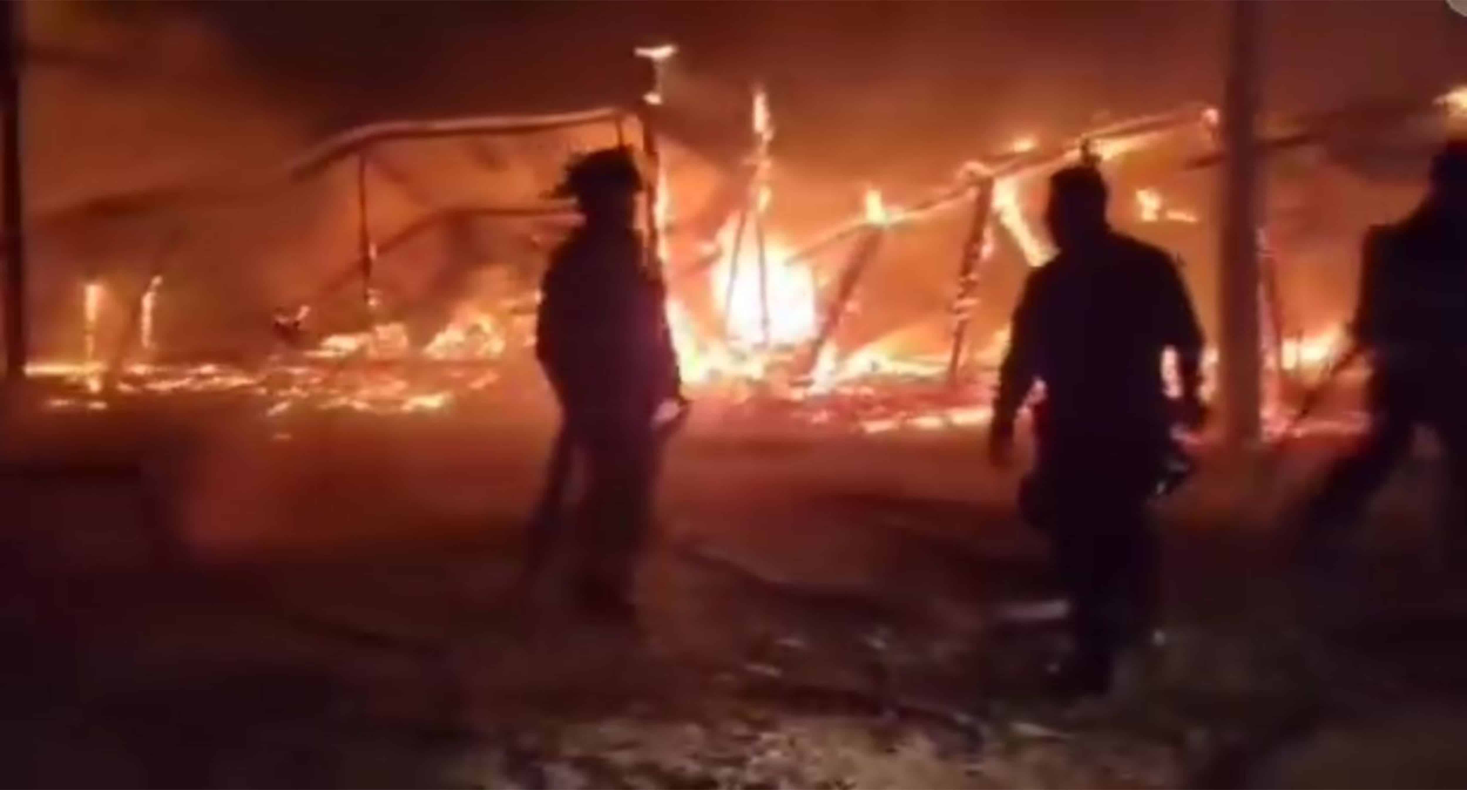 Incendio Devastador en Acuña: Locales de Pulgas Consumidos por las Llamas